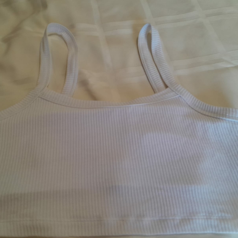 Alo Yoga Ribbed crop whisper bra, color white, size S